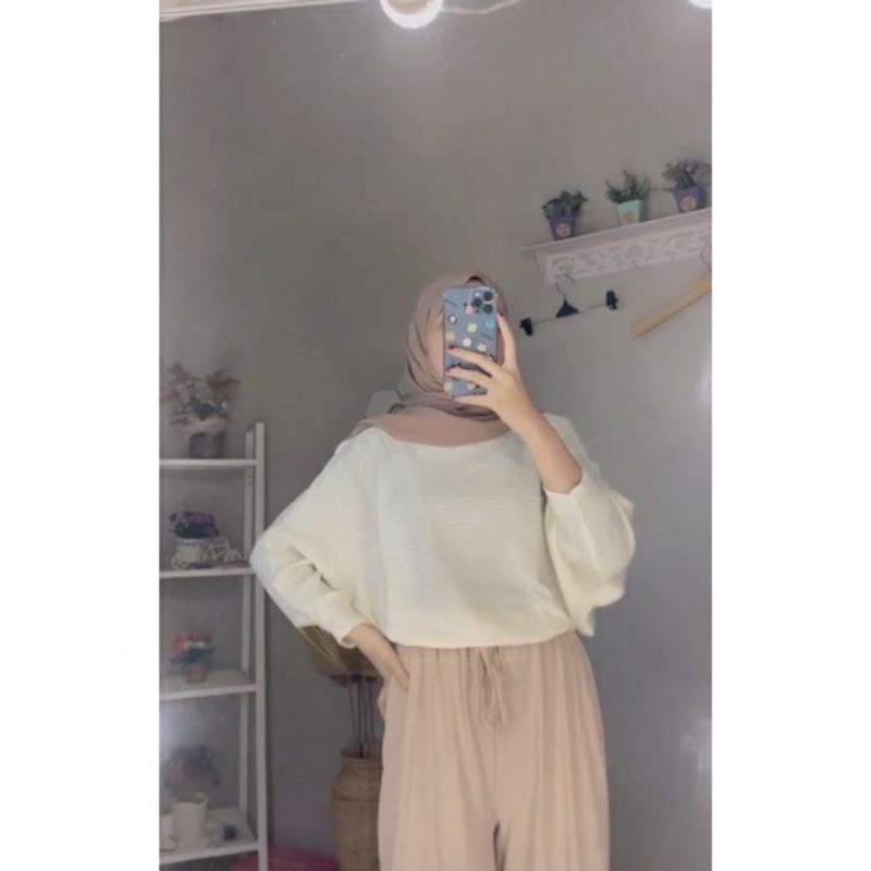TIARA BLOUSE KNIT /OVERSIZE BATWING RAJUT/ ATASAN RAJUT WANITA TREND-Broken white