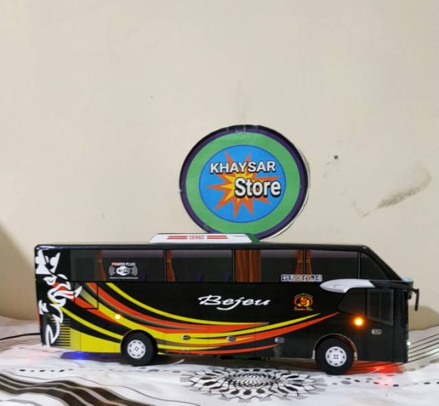 Miniatur Bus bis avante Bejeu plus lampu