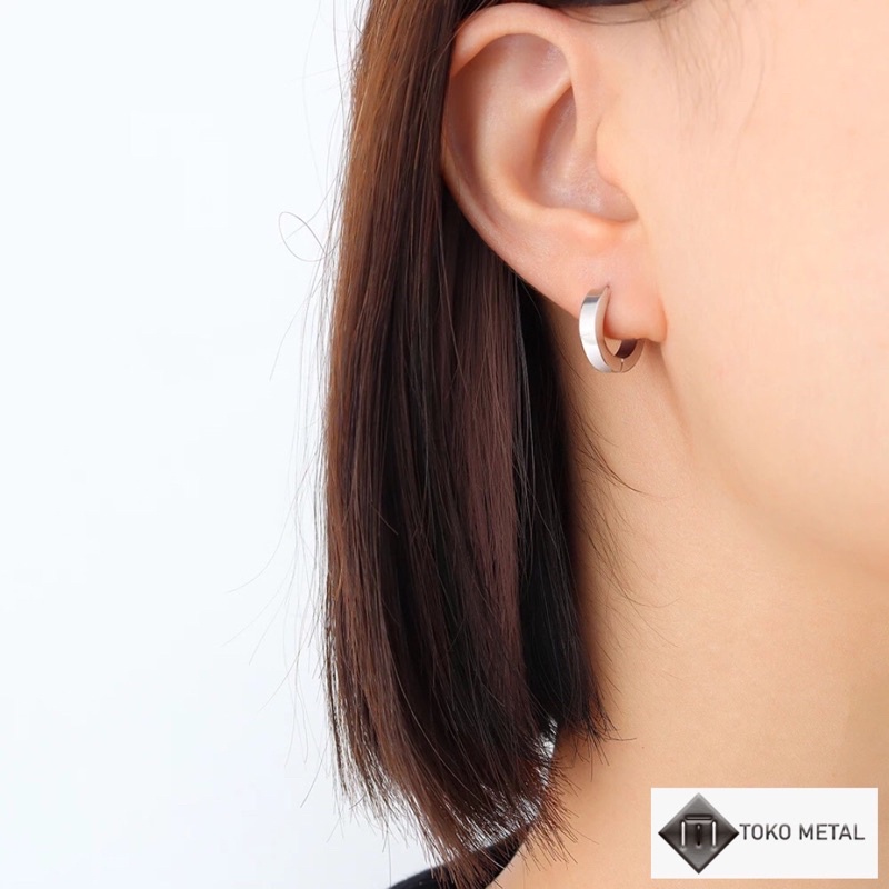 Anting 100% Titanium Kualitas Tinggi Kotak Tindik / Pircing / Pria &amp; Wanita 1 Cm [Toko Metal]