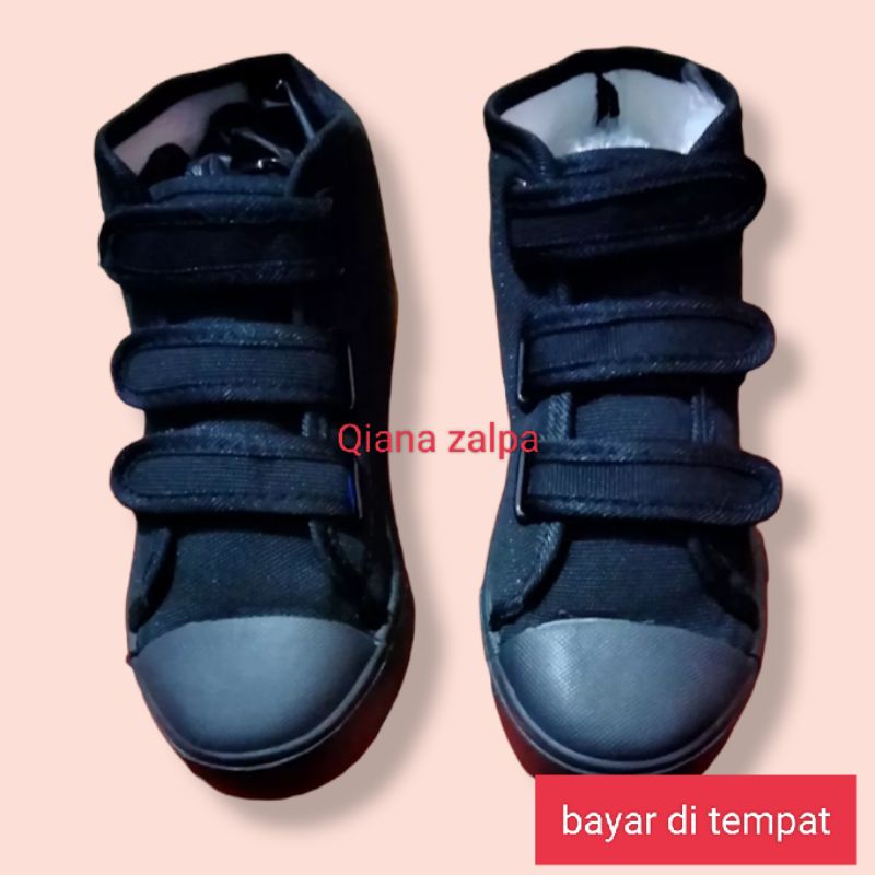 sepatu prepet sekolah SD/SMP. terlaris nyaman di kaki bahan nya empok enak di pakek