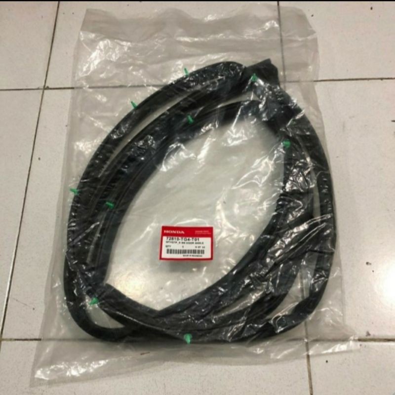 Karet Pintu Belakang Mobilio, Brv original