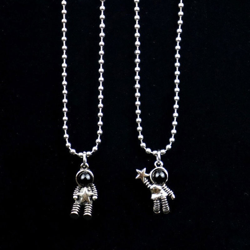 1PCS Kalung Couple Desain Astronot korea Rantai Liontin Pasangan Fashion Anti Alergi Selamat Datang Untuk Membeli