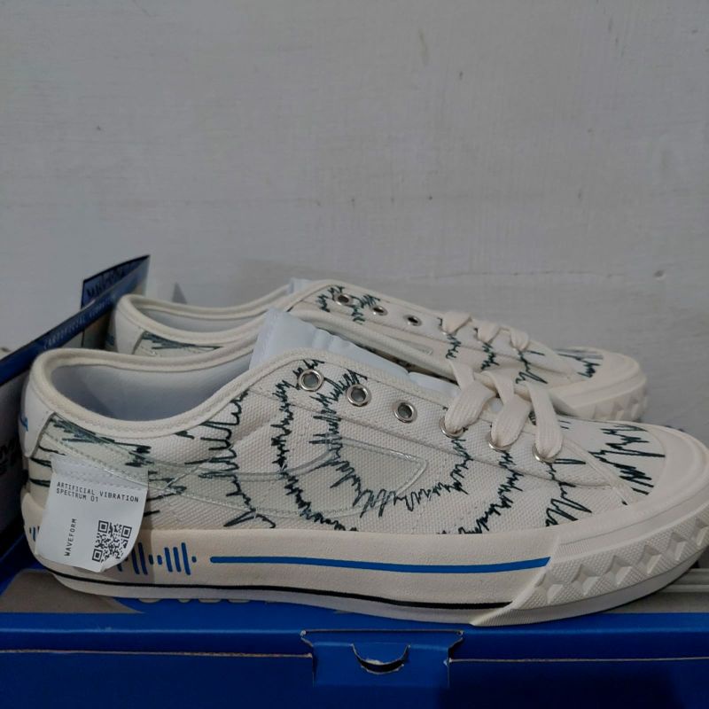 Sepatu compass x tame impala low