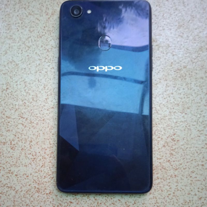 Oppo F7 minus