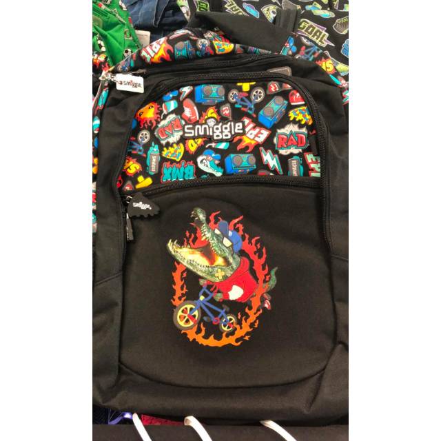 

Tas kotak pensil smiggle