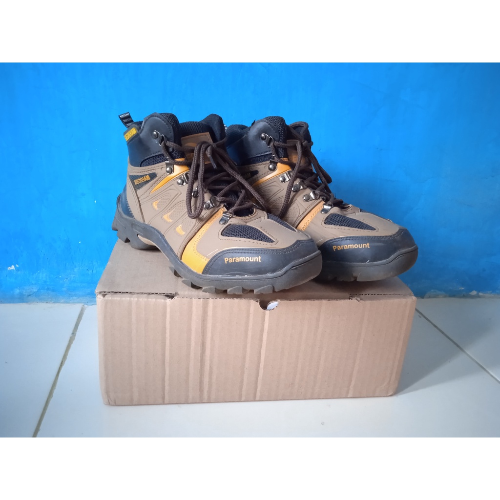 sepatu gunung paramount