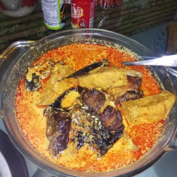 

Ikan Asap - Mix 2 Kepala Ikan Manyung & 5 Daging Asap + Bumbu Mangut