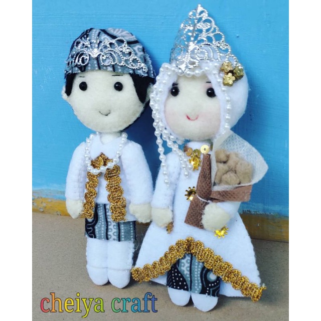 Boneka Pengantin,Sepasang boneka pengantin adat sunda