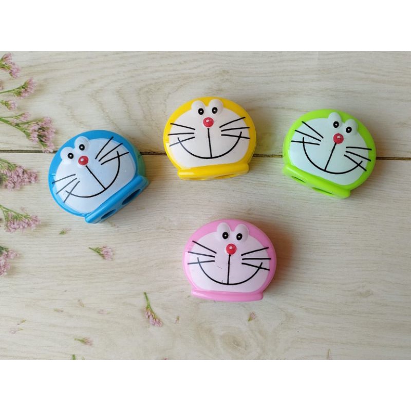

Rautan Pensil Doraemon Doble Lubang Rautan