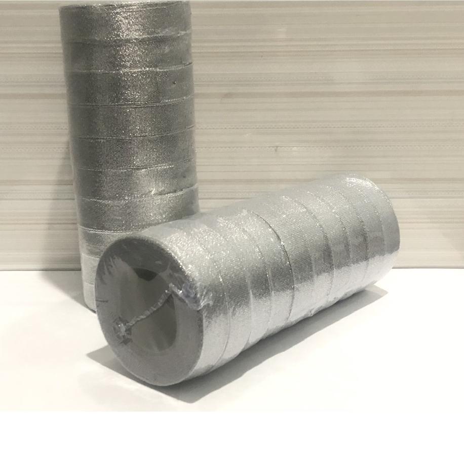 

Unik⭐ Pita perak metalik 3/4” / pita emas metalik 2 cm glitter metallic ribbon isi 10 roll .,.,.,.,