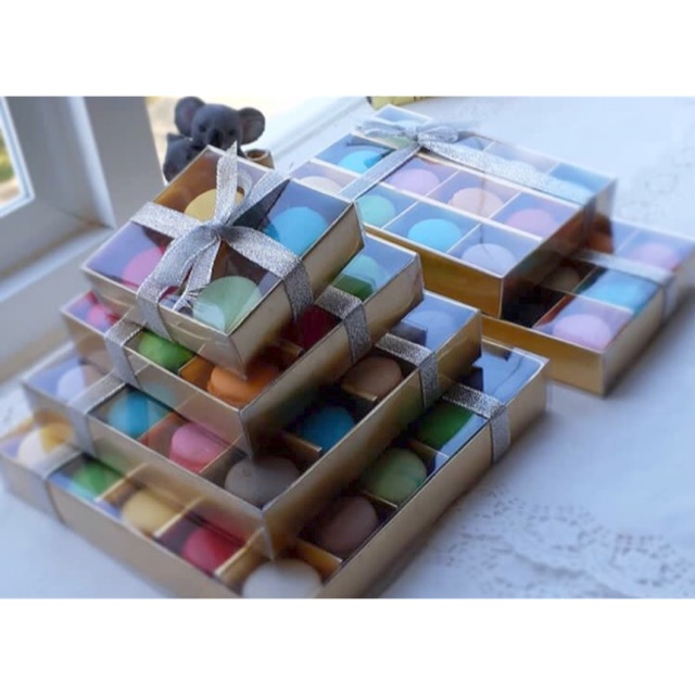 

BABY MACARONS IN BOX ( INCLUDE BOX )