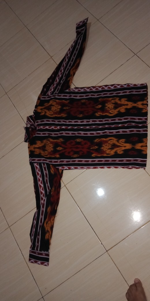 Kemeja Motif Tenun