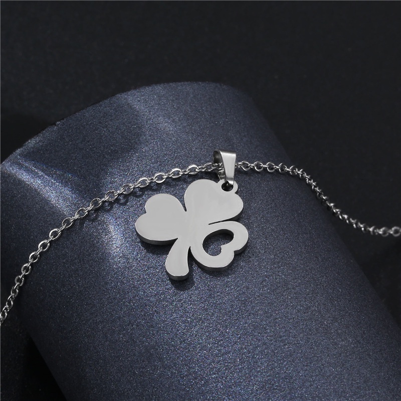 Titanium steel hati berbentuk clover kalung wanita Eropa dan Amerika fashion cinta bunga liontin sta