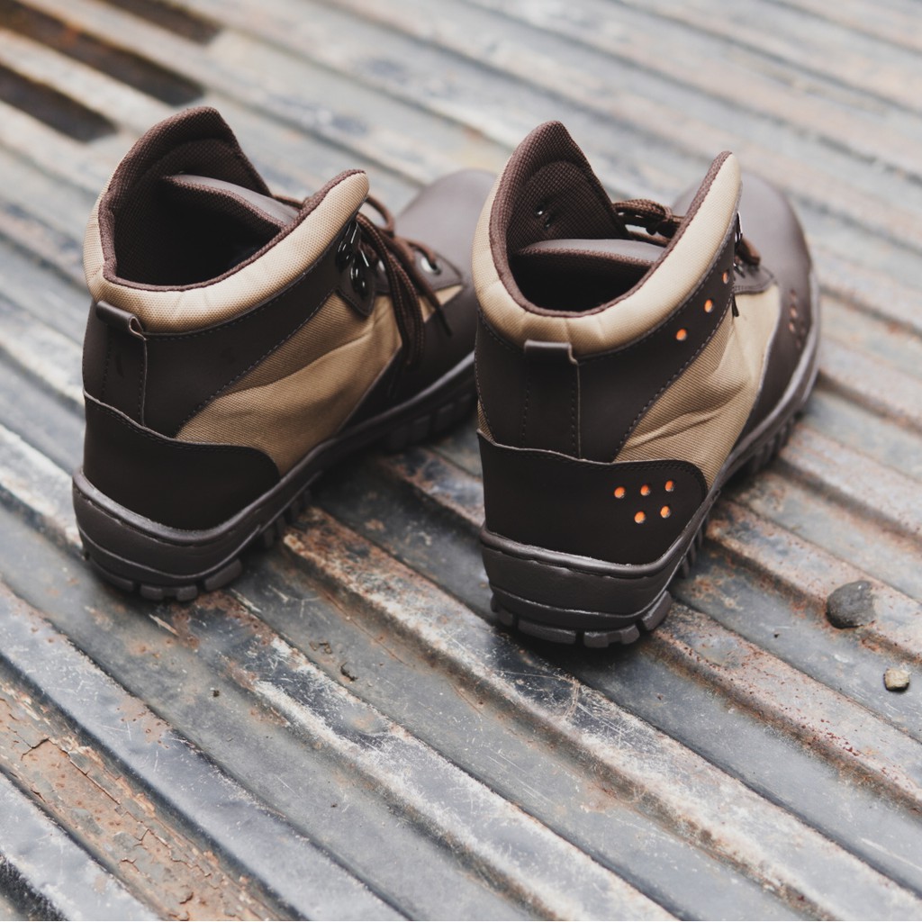 sepatu pria boots crocodile tangker coklat safety ujung besi murah
