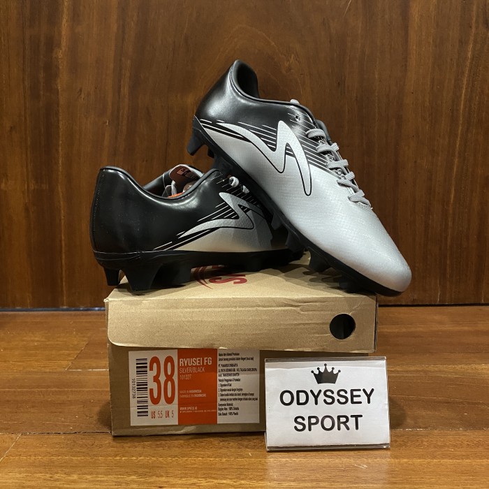 Sepatu Bola Specs Ryusei FG (Silver / Black) - 37