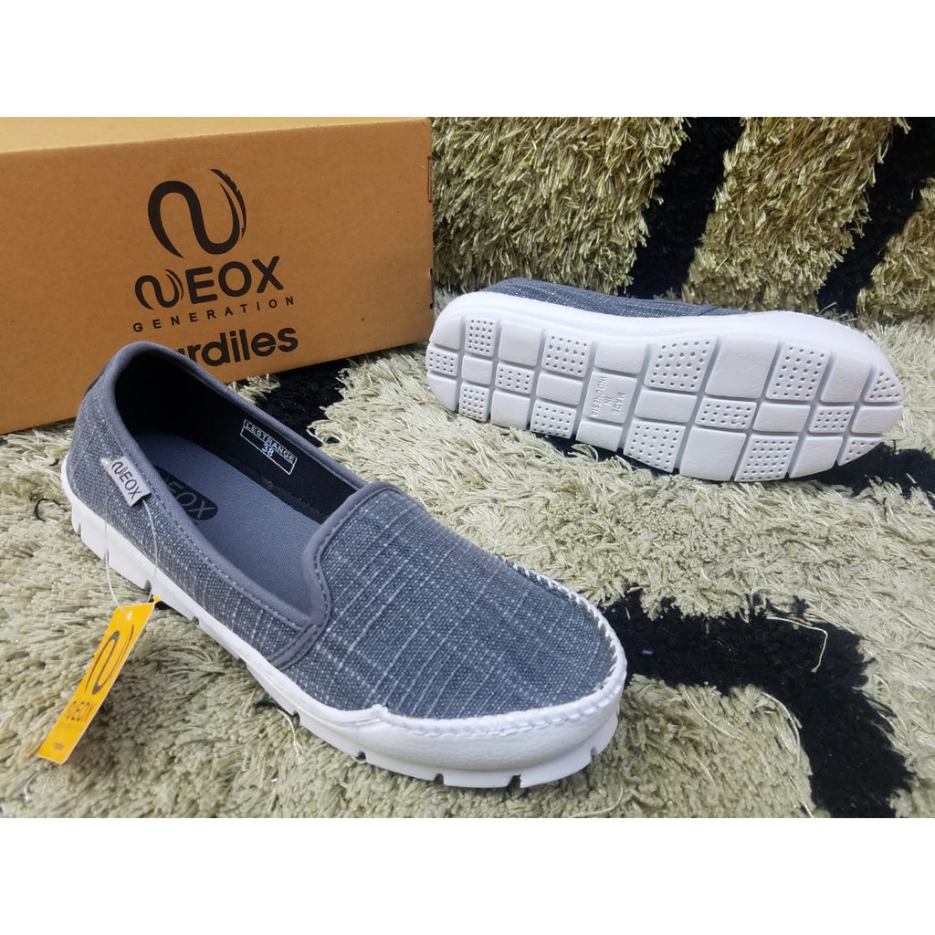 SEPATU WANITA SLIP ON ARDILES NEOX LESTRANGE - ABU