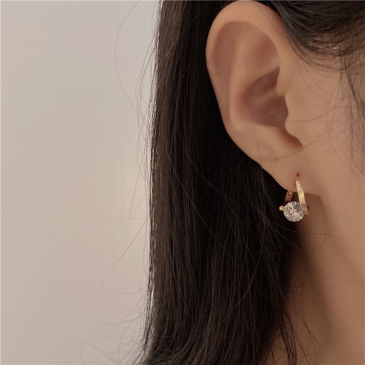 1 Pasang Anting Stud Bentuk Geometris Irregular Bahan Zirkon Gaya Korea Untuk Wanita