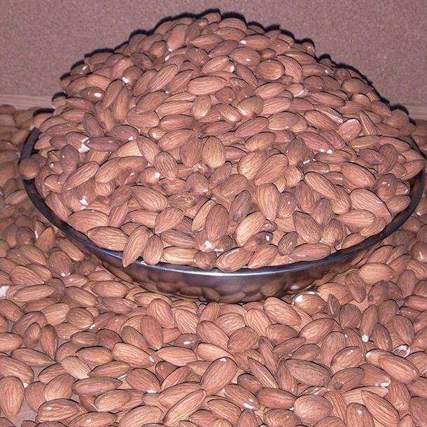 

Almond Whole Natural / Kacang Almond - 500 Gram