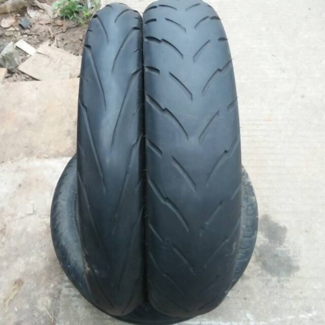 BAN  MOTOR VIXION SEPASANG UKURAN 90/80-17 DAN 120/70-17 BAN TUBELESS MERK RANDOM