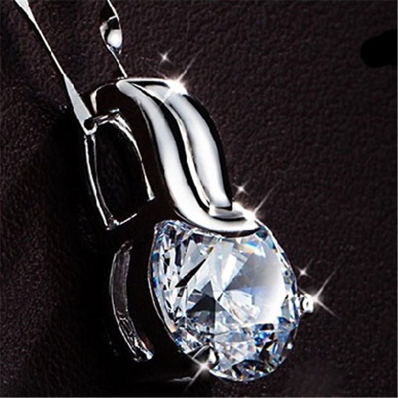 [Ready Stock]Simple Fashion Personality Inlaid Color Diamond Pendant Silver Necklace