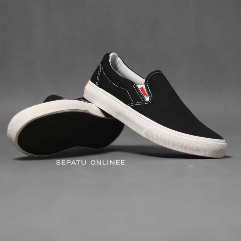 Warrior Slip on Arthur Black White - Sepatu Warior Original