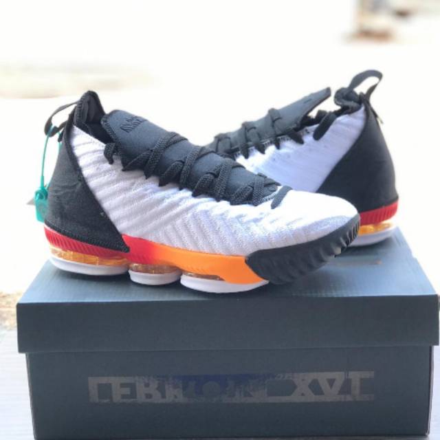 SEPATU BASKET LEBRON 16 LOW NASA