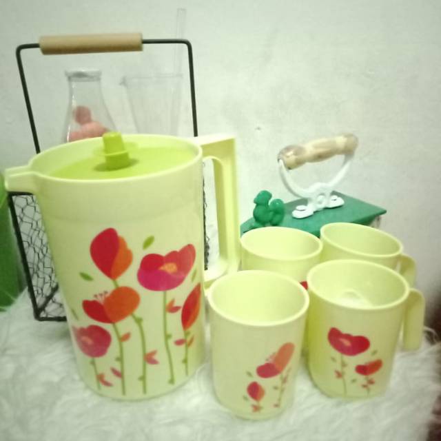 Tupperware flower set