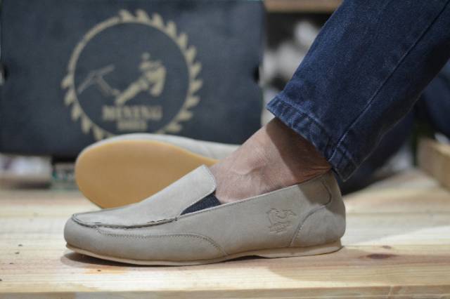 Sepatu slip on pria suede casual slop formal kerja kantor kulit asli santai kuliah