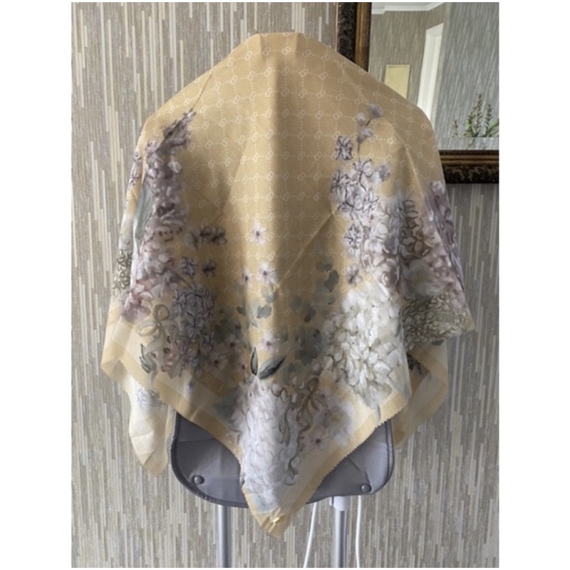 Preloved Buttonscarves Hydrangea Jaune