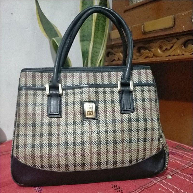 Tas second brand DAKS