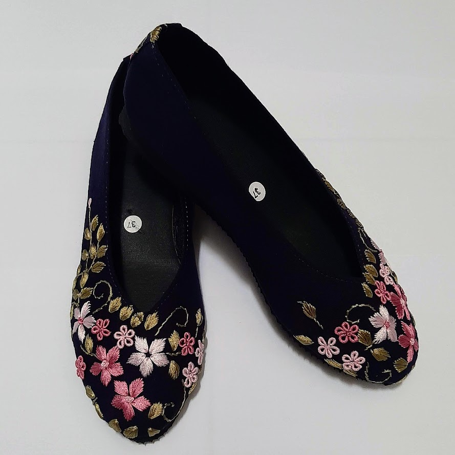 etnik fashion sepatu hak tinggi 2,5cm wanita pesta wedges slip on terbaru murah sulam biru tua navy