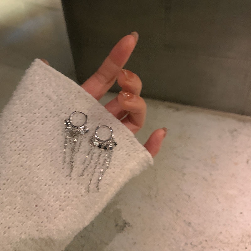 Seri garam gadis rumbai telinga klip trendi anting-anting wanita ins gaya niche desain canggih antin