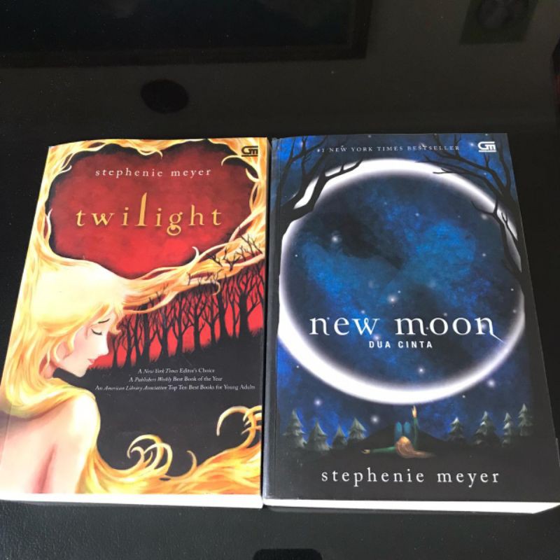Preloved Novel Twilight & New Moon Terjemahan Indonesia
