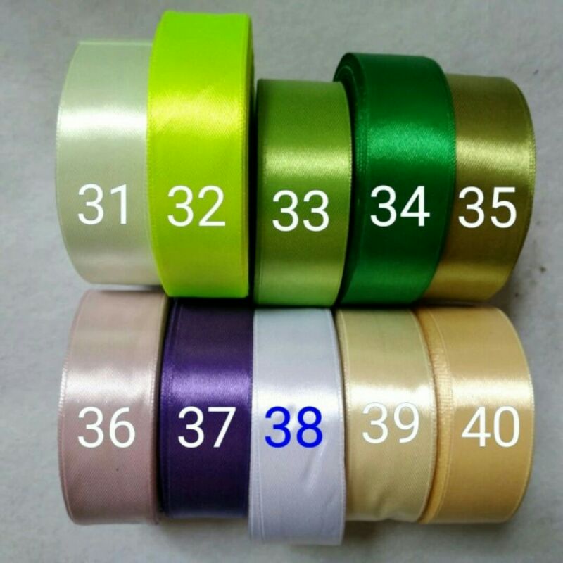 

aplikasi pita satin 4 cm