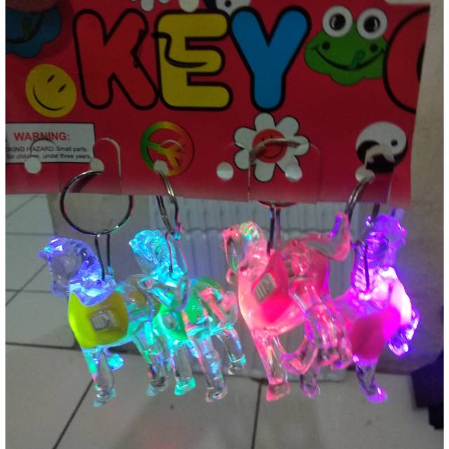 Gantungan kunci tas kuda poni / Hello Kitty / Doraemon bisa nyala 1 pack isi 2 pcs