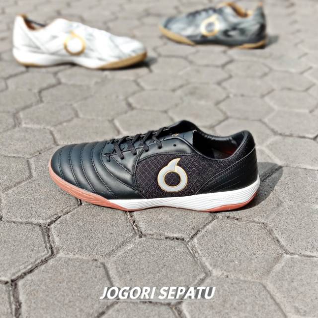 ORIGINAL Ortuseight Jogosala Volta IN black sepatu futsal baru asli ori ortus eight