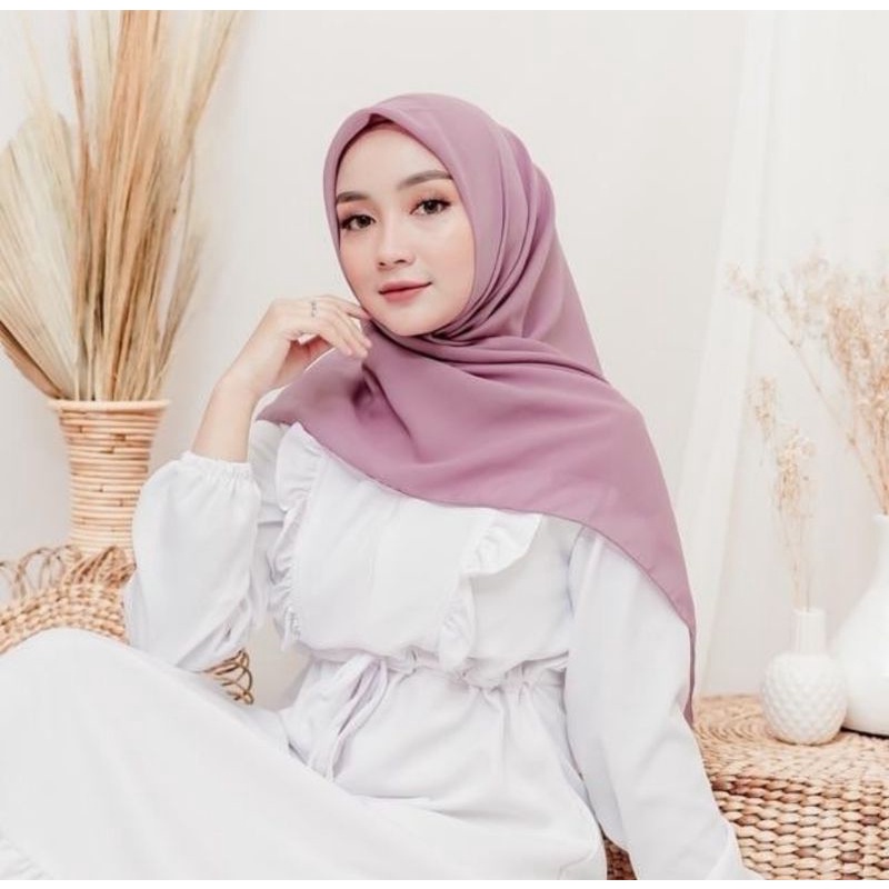 HIJAB SEGI EMPAT POLOS 110×110 / KERUDUNG BELLA SQUARE BAHAN DOUBLE HYCON / HIJAB WARNA KUMPLIT