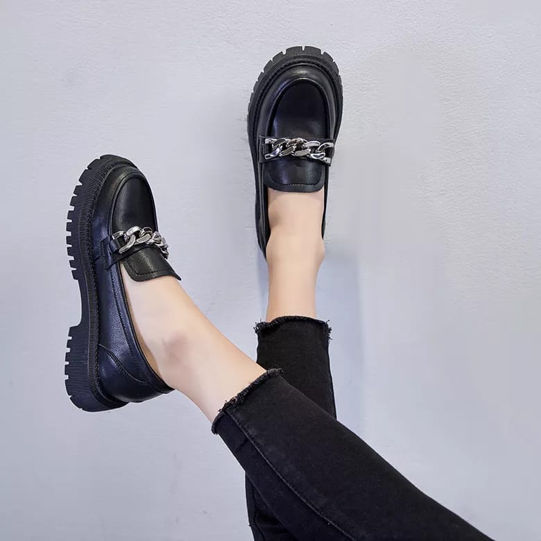 7.7 SEPATU LOAFERS DOCMART WANITA FASHION RANTAI SILVER BLACK DOF SR 01