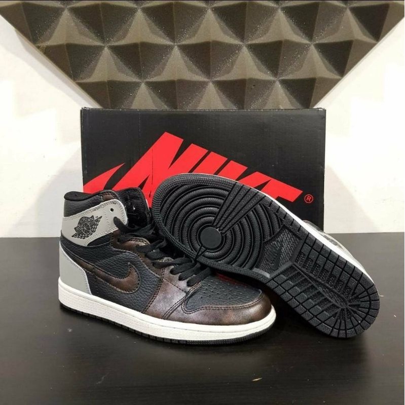 NIKE AIR JORDAN 1 HIGH PATINA