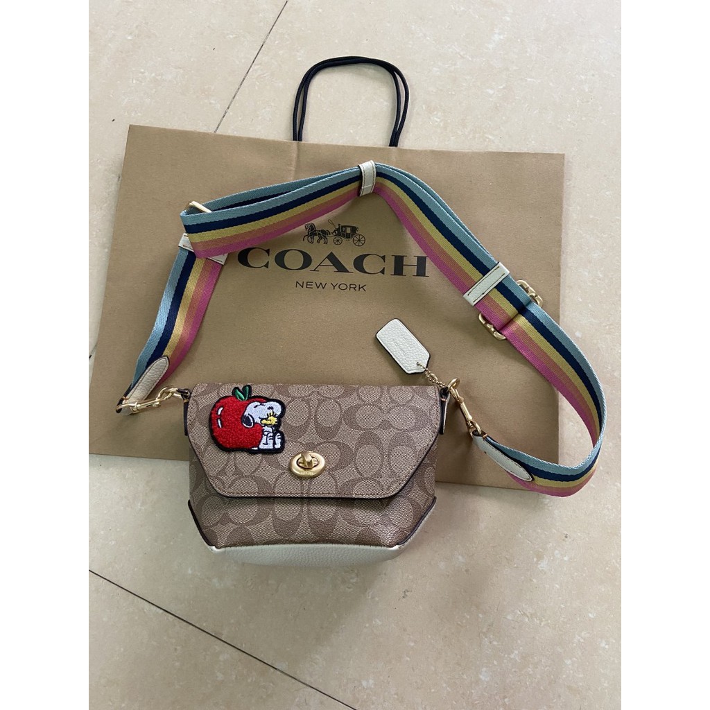 YSZJF    4114    Coach Snoopy One Shoulder Messenger Bag Size 23.15.7