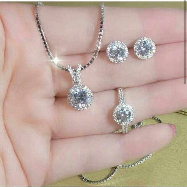 Set Perhiasan Titanium Antikarat isi 3, Anting, Kalung+Liontin, Cincin Titanium antikarat, tahan lama, dijamin 100% kualitasnya, COD GRATIS ONGKIR