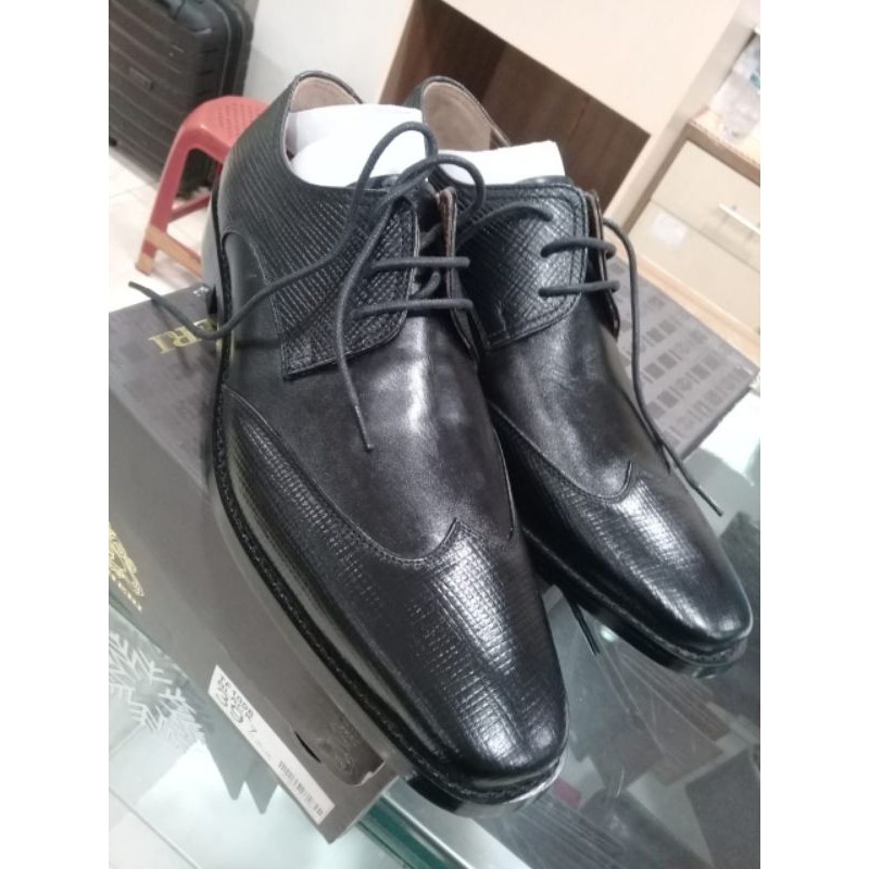 Sepatu pantofel Buccheri full leather