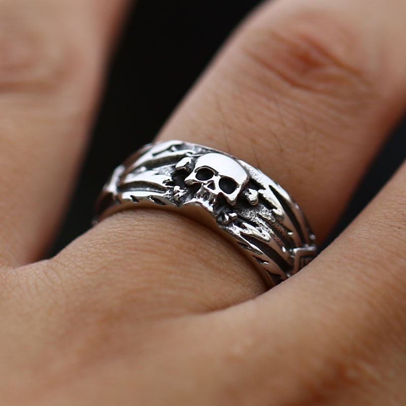 Cincin Desain Tengkorak Motor Warna Silver Gaya Punk Retro Gothic Untuk Pria