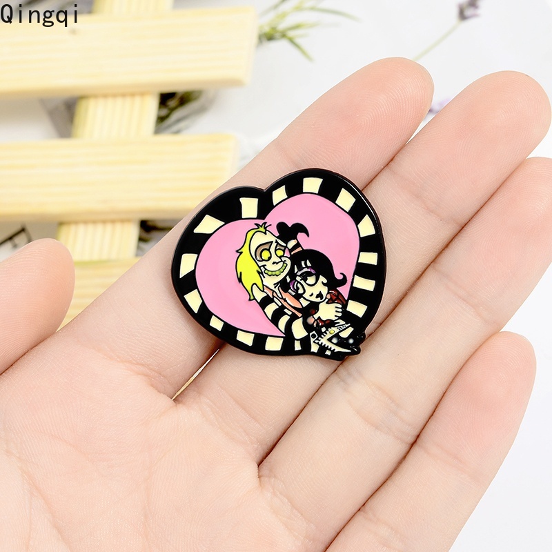 Bros Pin Enamel Bentuk Hati Sandworm Gaya Gothic Punk Untuk Hadiah