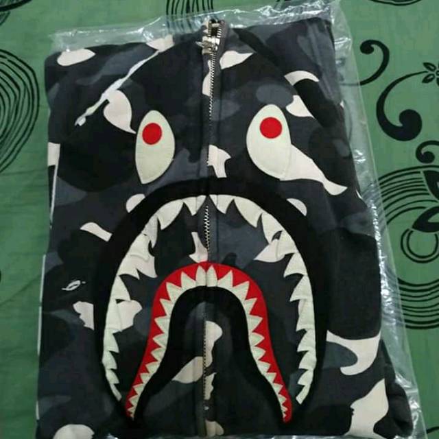 Bape city camo bekas masih bagus jarang di pakai 90% like new