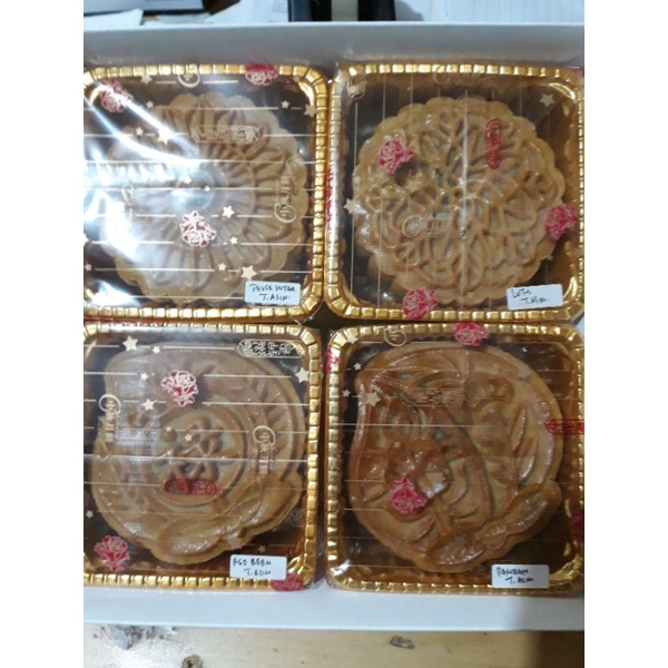 

Kue Bulan Atau Mooncake Sebox isi 4