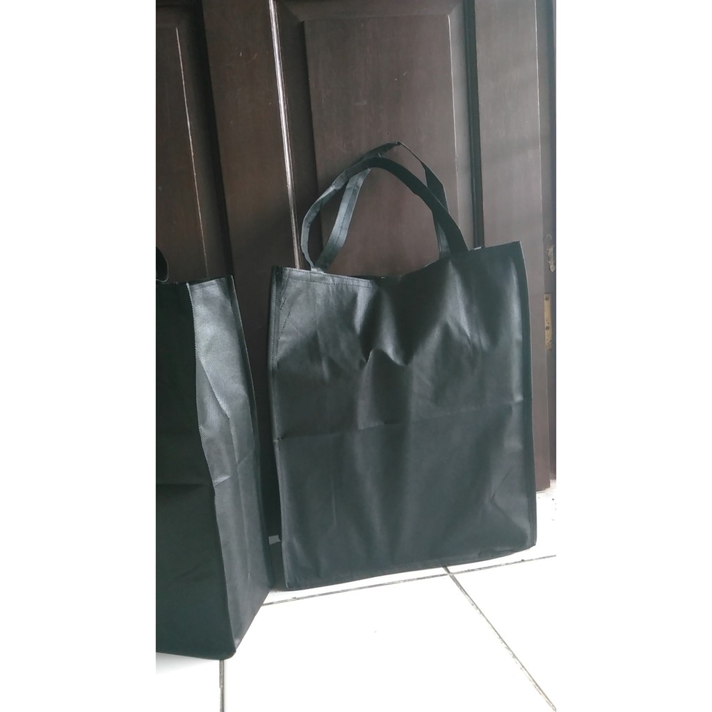 

Tas spunbond polos portrait jumbo 35x45x14cm untuk belanja bingkisan sembako lusinan isi 12 pcs