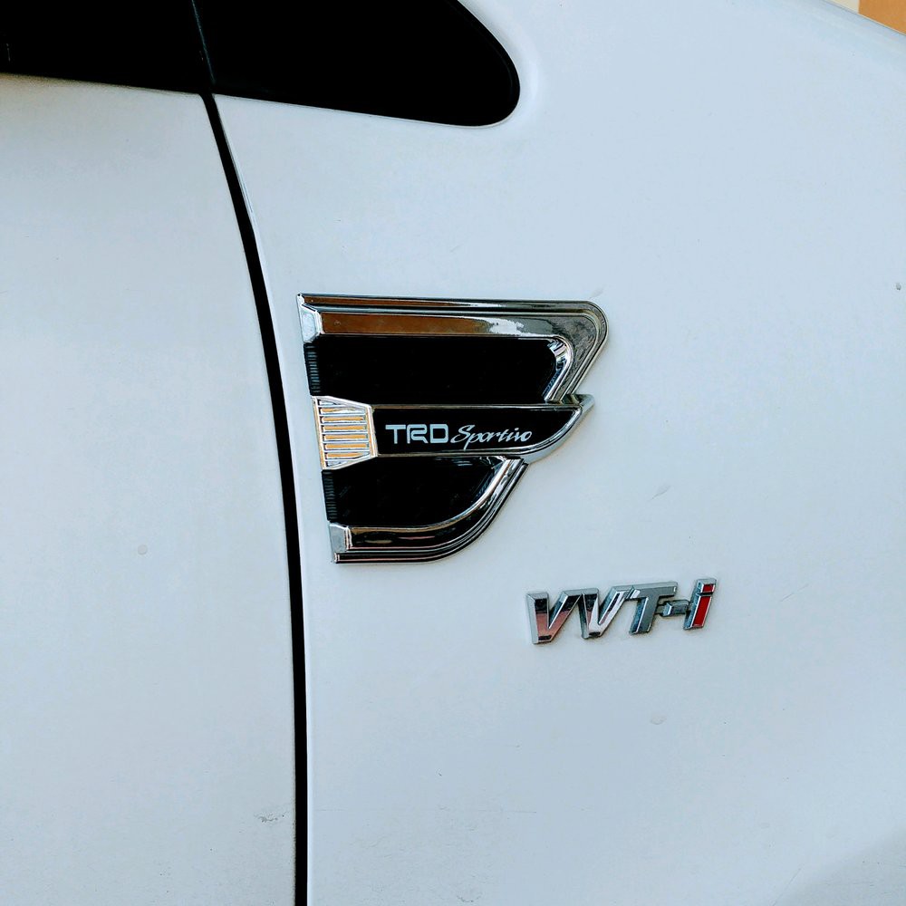 side ventilator emblem air flow samping MOBIL logo TRD SPORTIVO hitam chrome universal TWOTONE toyota honda daihatsu Mitsubishi Nissan suzuki