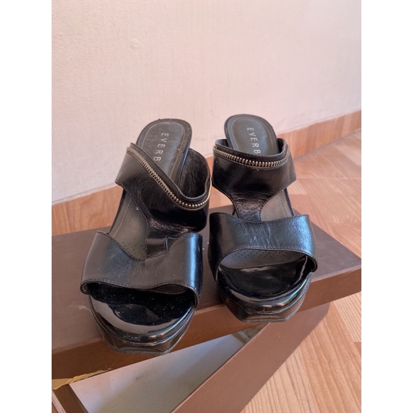 Preloved Sepatu Heels Hitam Everbest Size 37