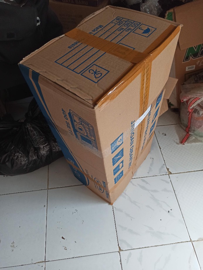 Mika Bento / Box Bento 4 Sekat / Kotak Makan / Lunch Box / Box Bento